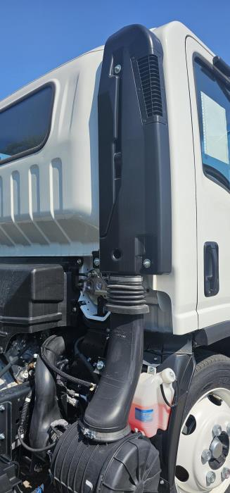 2025 Isuzu NRR-10