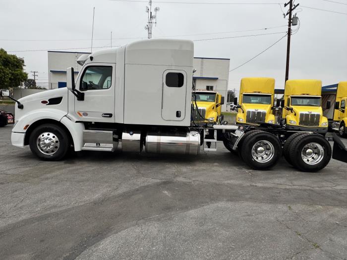 2022 Peterbilt 579-8