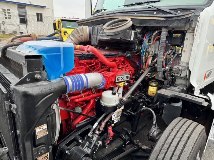 2022 Peterbilt 579-9