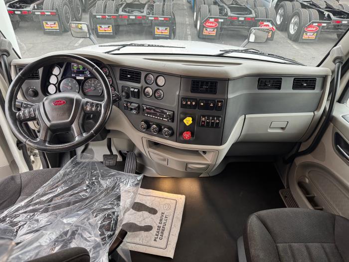2022 Peterbilt 579-13