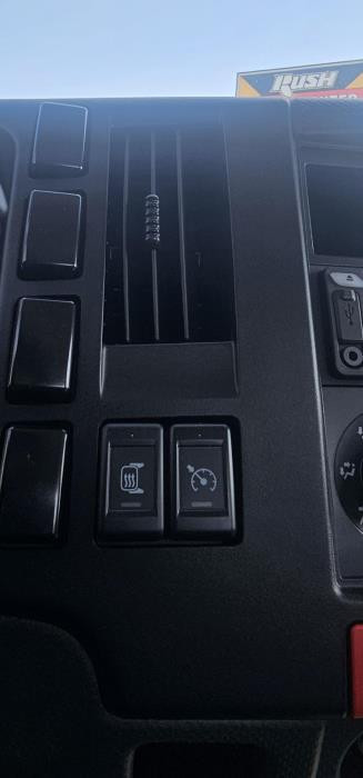 2025 Isuzu NRR-7