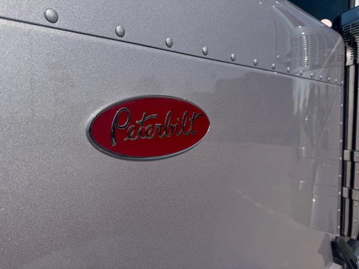 2026 Peterbilt 589-4