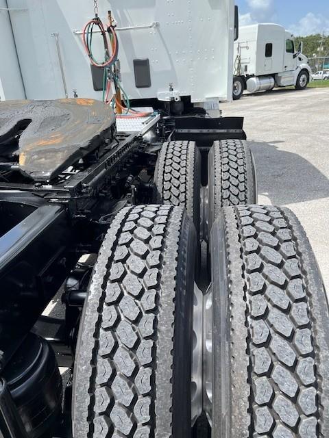 2021 Peterbilt 579-8