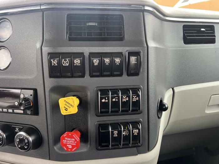 2022 Peterbilt 567-17