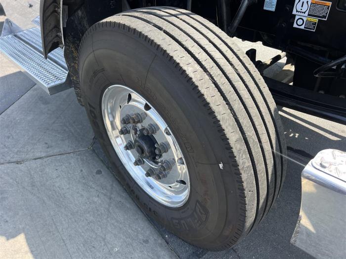 2017 Peterbilt 567-13