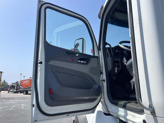2017 Peterbilt 567-17