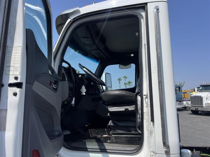 2017 Peterbilt 567-18