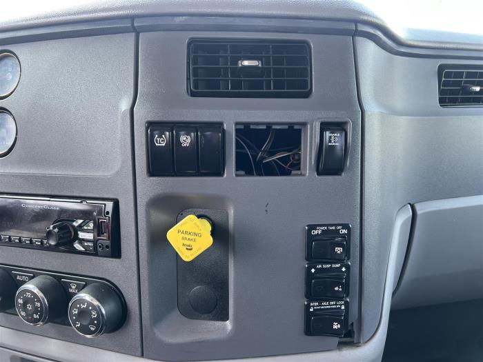 2017 Peterbilt 567-22