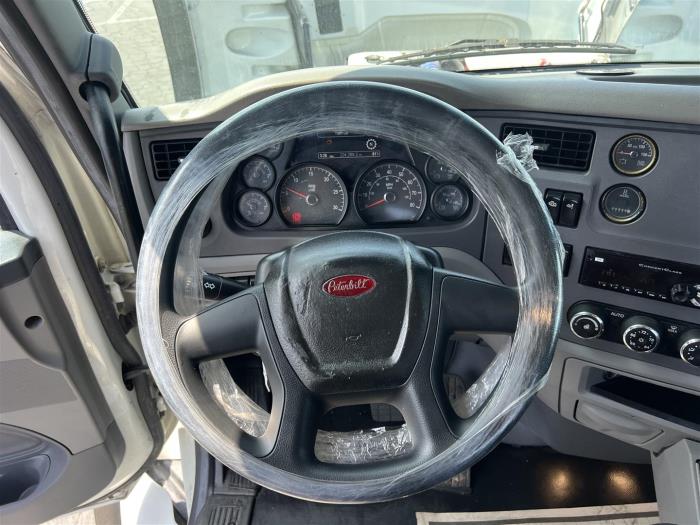 2017 Peterbilt 567-24