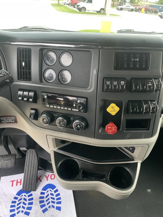 2022 Peterbilt 579-6