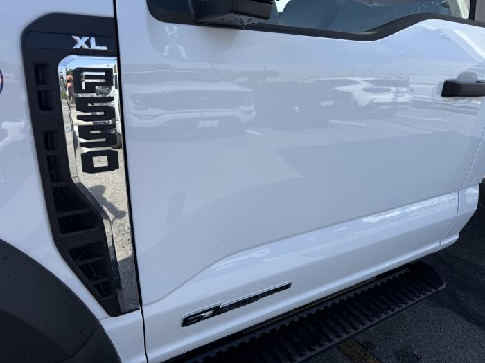 2025 Ford F-550-12