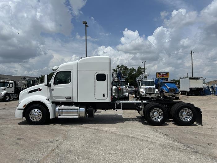 2023 Peterbilt 579-2