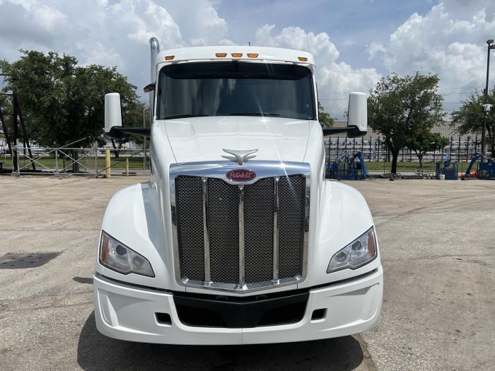 2023 Peterbilt 579-8