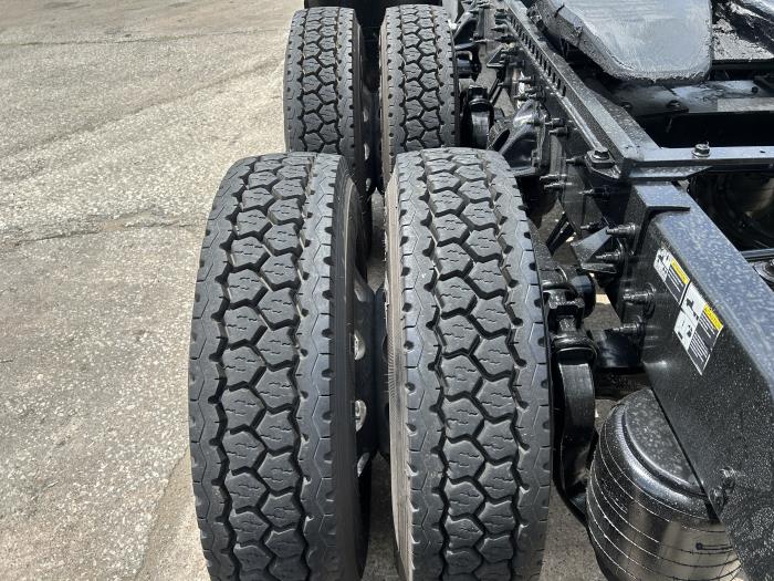 2023 Peterbilt 579-12