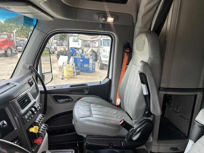 2023 Peterbilt 579-25