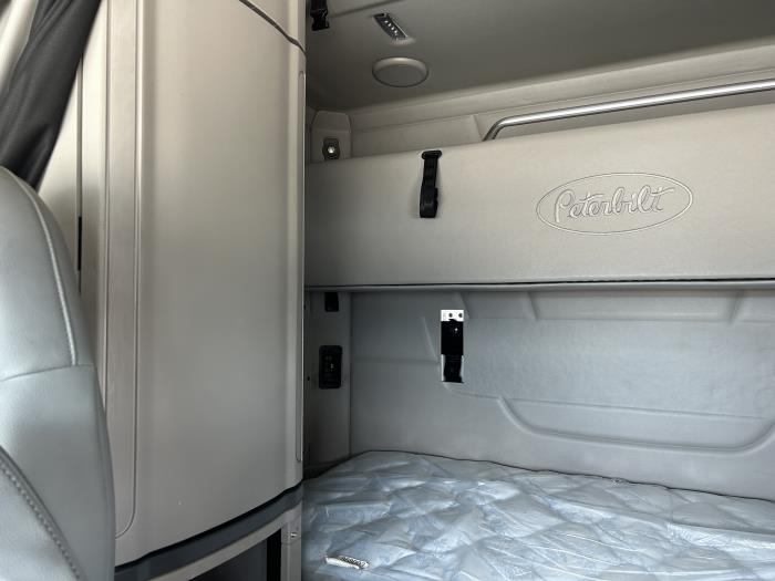 2023 Peterbilt 579-28