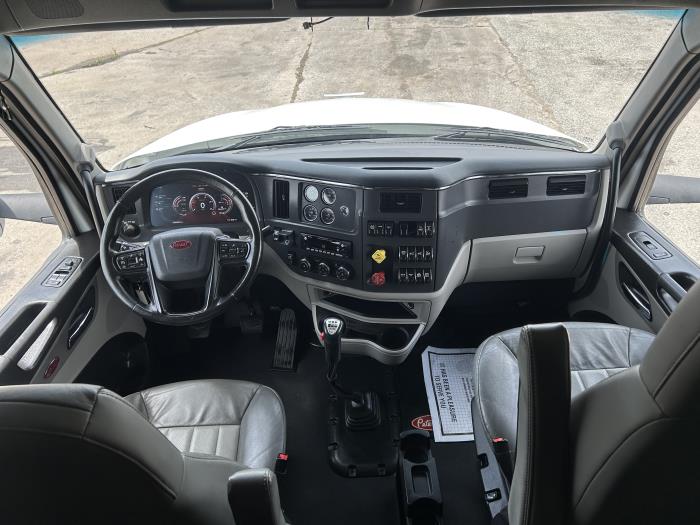 2023 Peterbilt 579-31