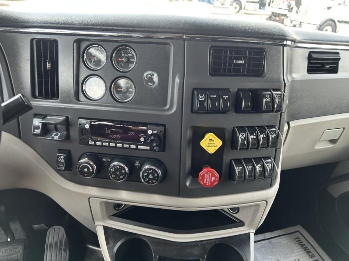 2023 Peterbilt 579-33