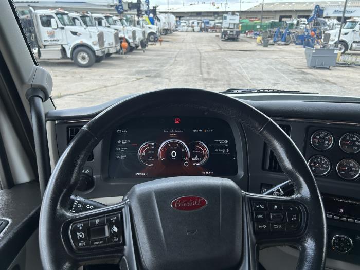 2023 Peterbilt 579-35