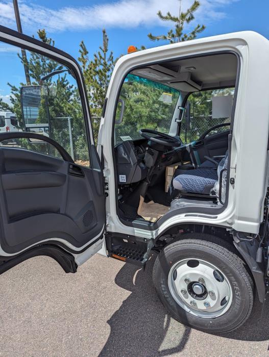 2024 Isuzu NRR-9