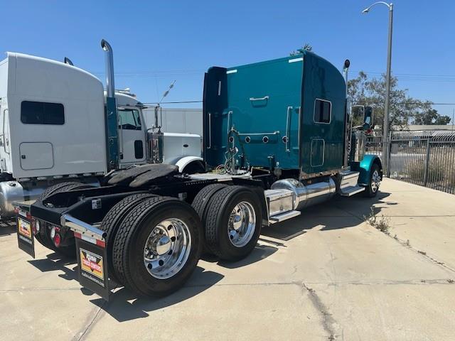 2022 Peterbilt 389-2