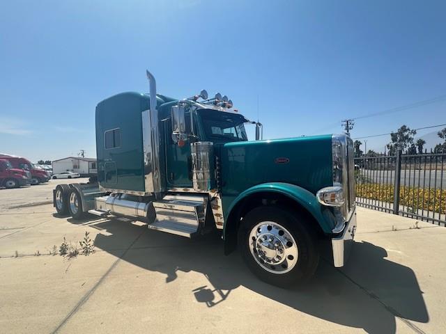 2022 Peterbilt 389-3