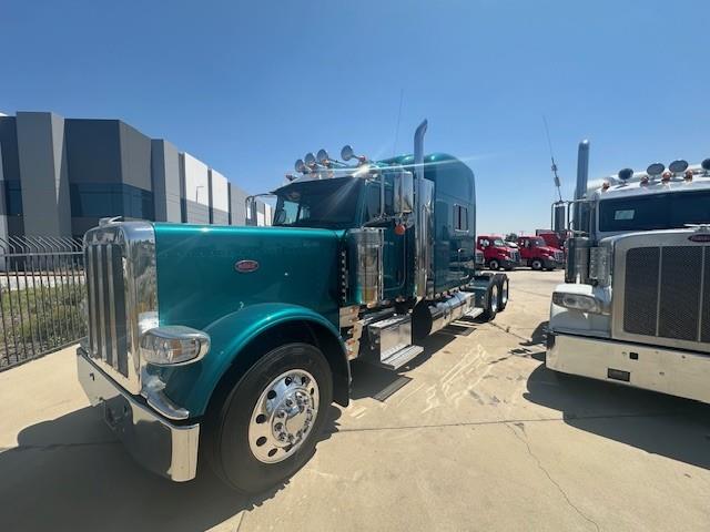 2022 Peterbilt 389-4