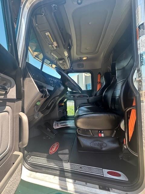 2022 Peterbilt 389-8