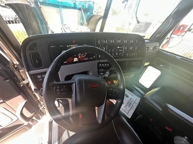 2022 Peterbilt 389-10