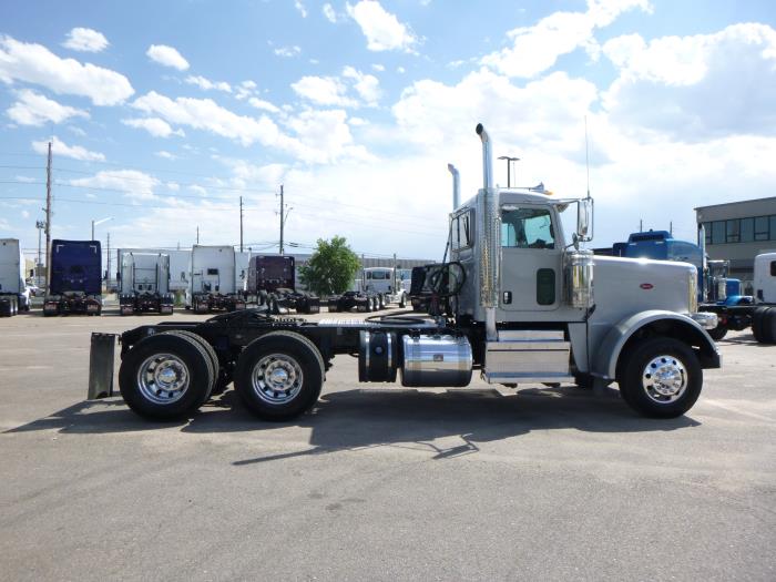 2020 Peterbilt 389-8