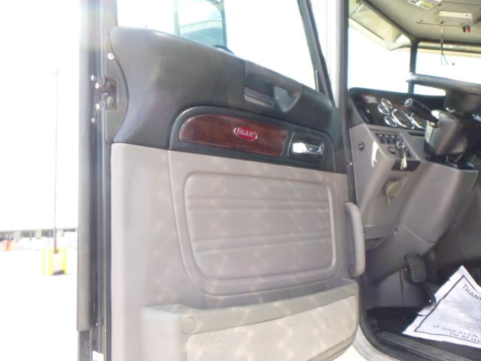 2020 Peterbilt 389-18