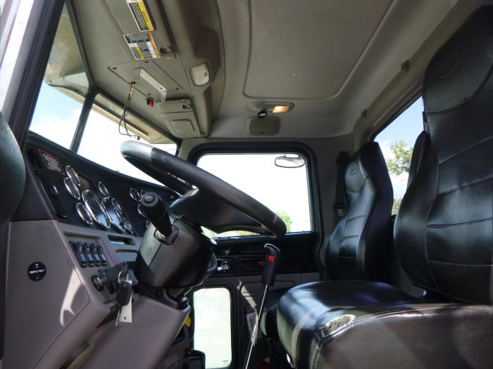 2020 Peterbilt 389-19