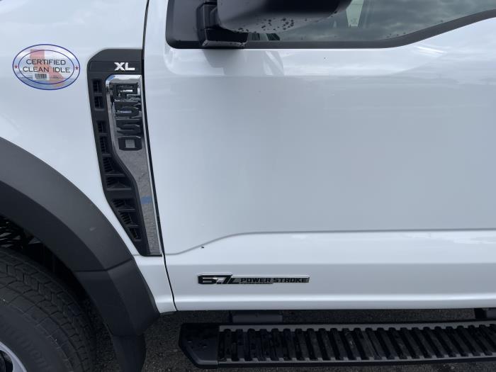 2025 Ford F-550-14