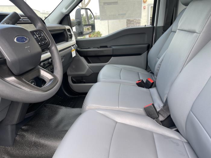 2025 Ford F-550-17