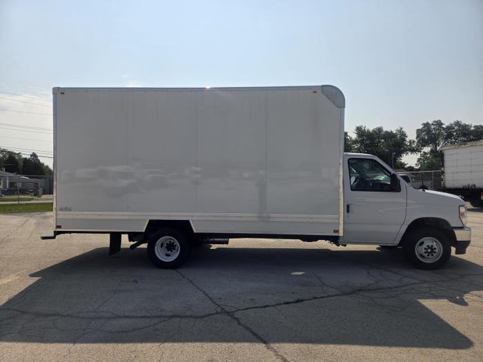 2026 Ford E-450-8