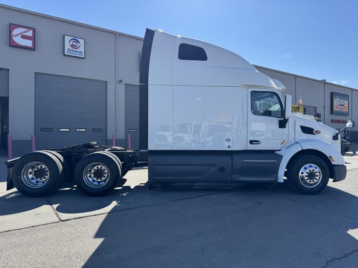 2021 Peterbilt 579-4