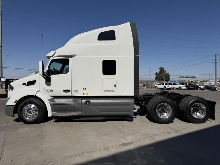 2021 Peterbilt 579-8