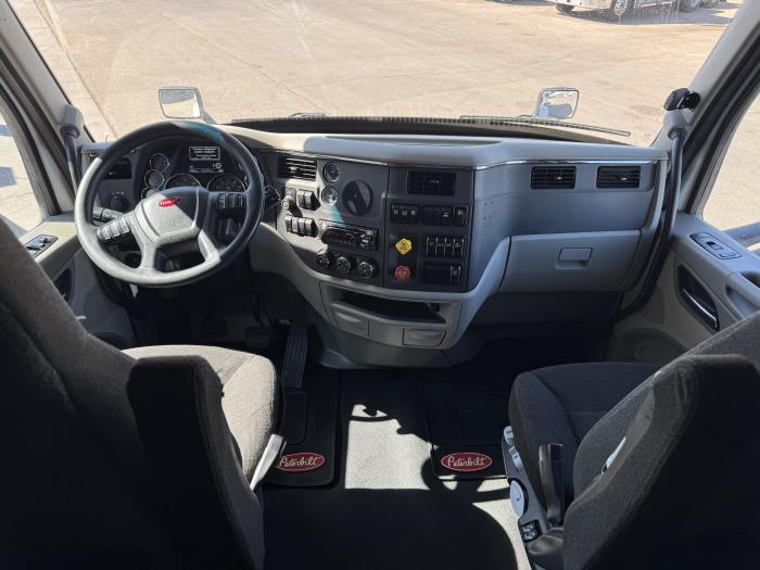 2021 Peterbilt 579-23