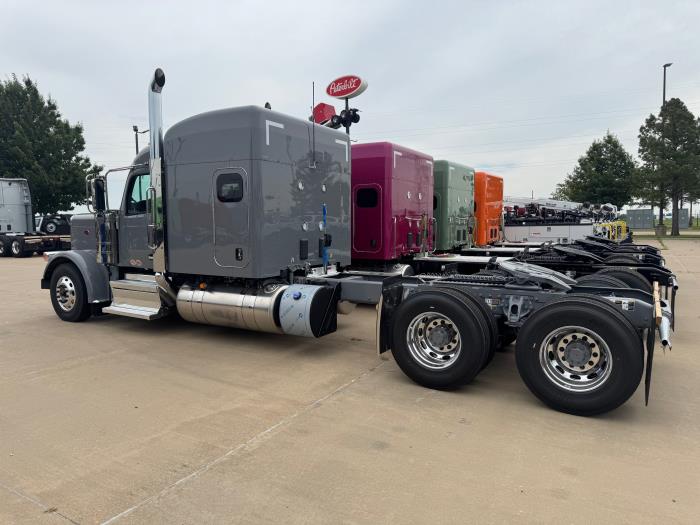 2026 Peterbilt 589-2