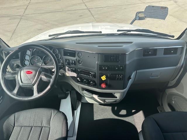2022 Peterbilt 579-7