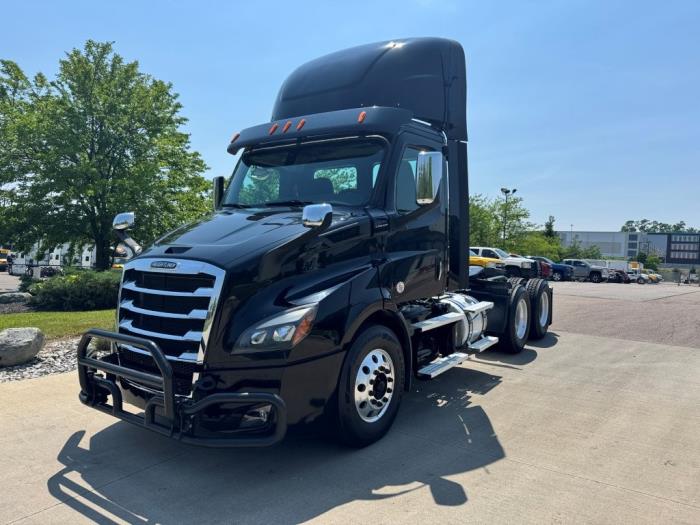 2020 Freightliner Cascadia-1