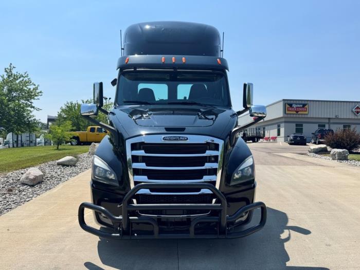 2020 Freightliner Cascadia-2