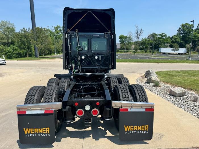 2020 Freightliner Cascadia-6