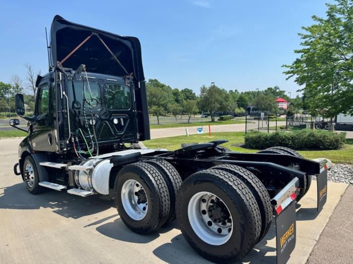 2020 Freightliner Cascadia-7