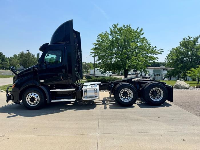 2020 Freightliner Cascadia-8
