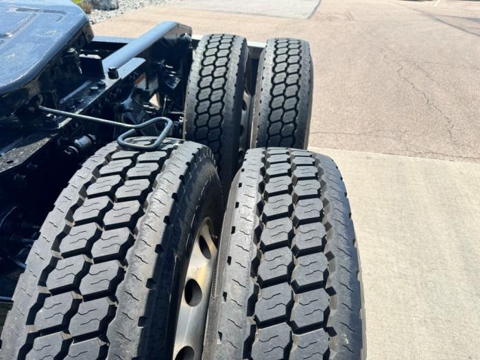 2020 Freightliner Cascadia-11