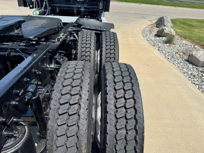 2020 Freightliner Cascadia-12