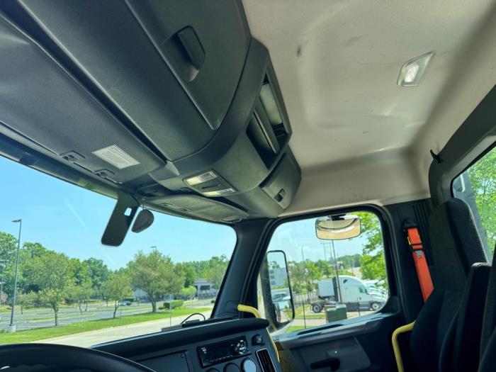 2020 Freightliner Cascadia-17