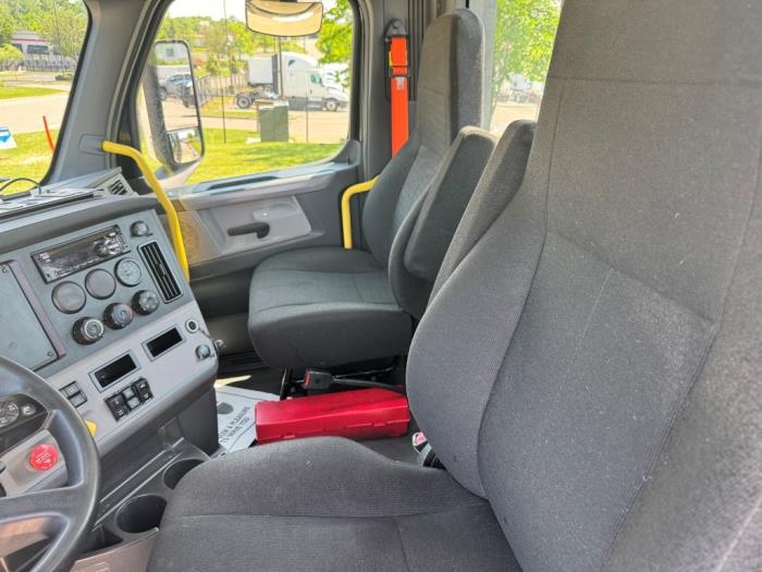 2020 Freightliner Cascadia-18