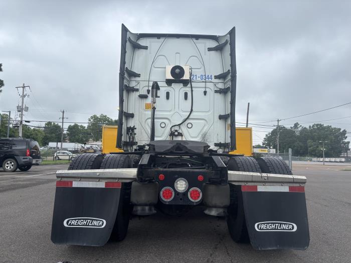 2021 Freightliner Cascadia-15